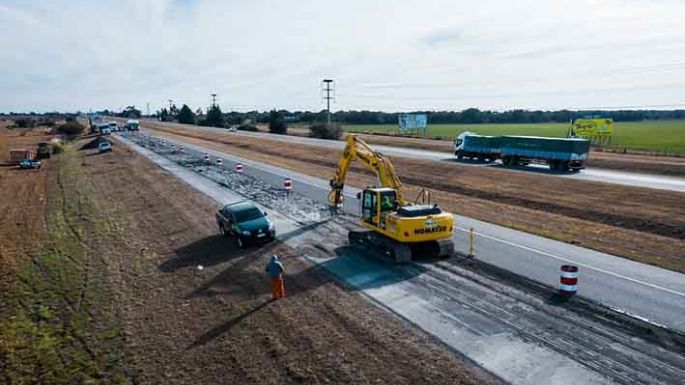 Rehabilitan calzada de autopista