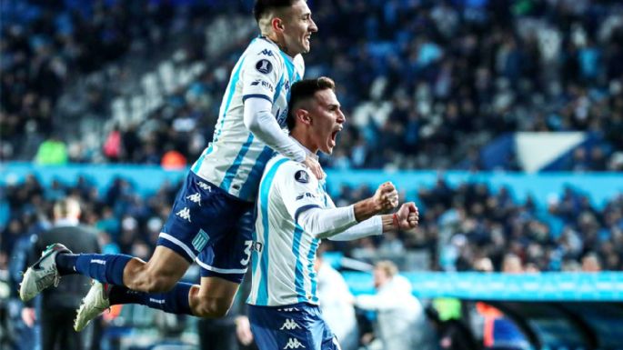 Racing goleó a Ñublense y se clasificó en el primer lugar