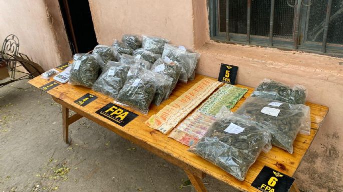 Cuatro personas detenidas tras secuestrar más de tres kilos de marihuana