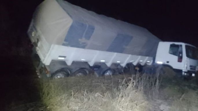Volcó un camión en la ruta 158