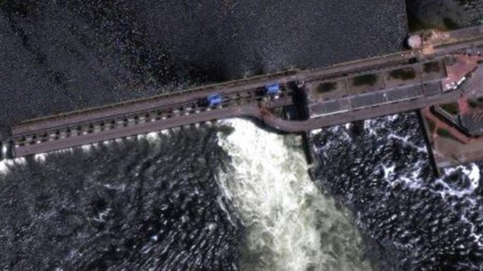 Se acusan mutuamente de destruir una represa