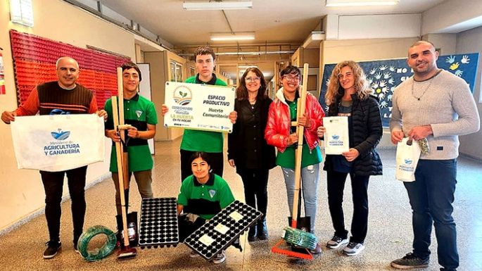 Entrega de elementos a instituciones