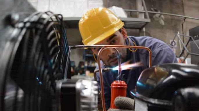 La actividad económica bajó 4,2 % en abril