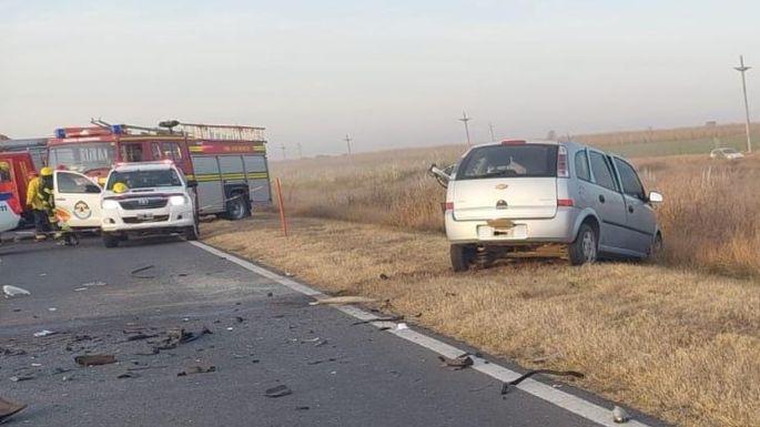 Un joven de 19 años murió al chocar un auto contra un camión