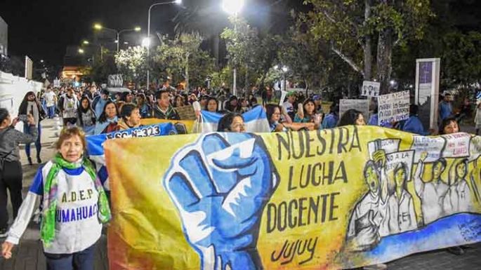 Docentes siguen con su reclamo