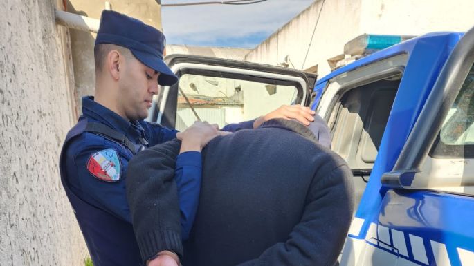 Un joven detenido por romper orden de restricción con su madre