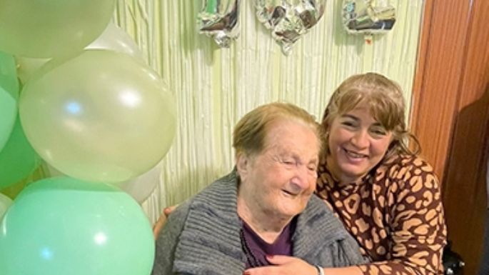 Los 102 de Rosa, una mujer que ama a sus vecinas y a su barrio