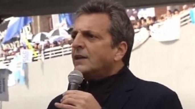 El ministro Massa cuestionó a los que "llaman a implosionar todo como si no hubiera gente adentro"