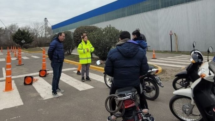 Capacitan gratuitamente a jóvenes motociclistas