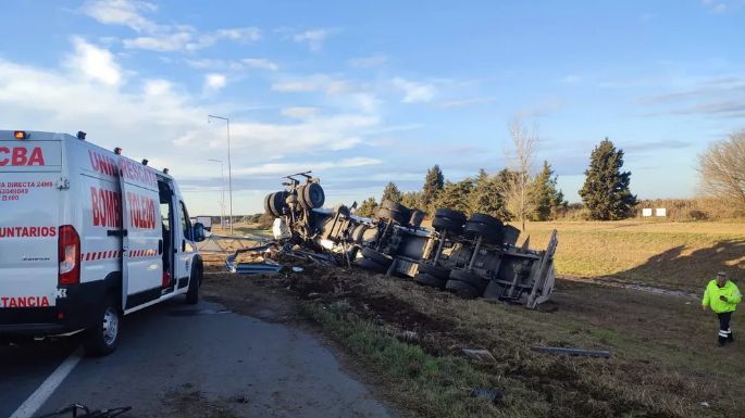 Un conductor falleció tras despistar y volcar con su camión