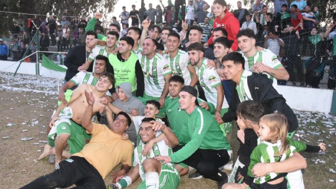 Con un enorme Berardo, Rivadavia ganó en los penales y está en la final