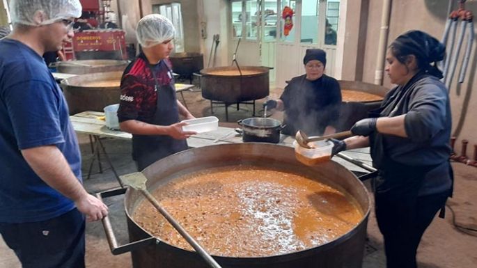 Los Bomberos vendieron 3.500 porciones de locro