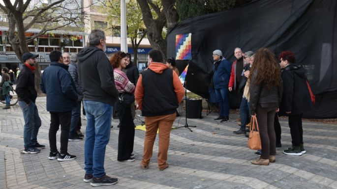 [Videos] Dan apoyo a la lucha del pueblo jujeño en la Plaza Centenario