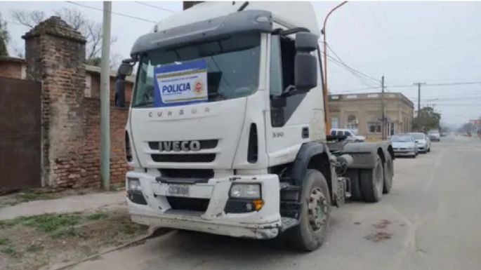 Robó un camión en Buenos Aires, se fugó por la autopista y lo detuvieron en Ballesteros