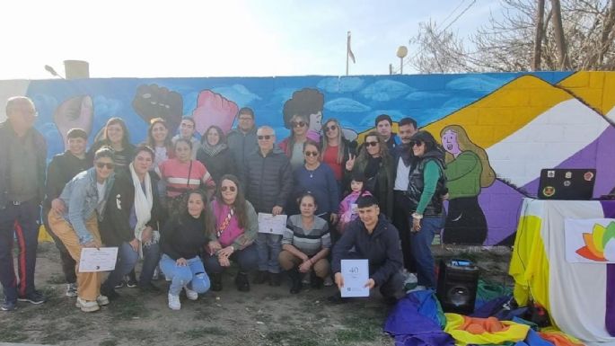 Inauguraron el primer mural "no binarix" de la ciudad
