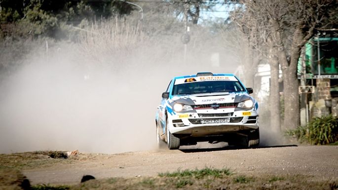 Larrosa y Giraudo en lo alto del podio