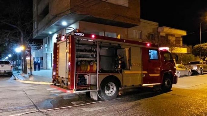 Rescataron a cuatro residentes en un departamento