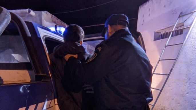 Agredió a policías tras no querer retirarse del domicilio de su expareja