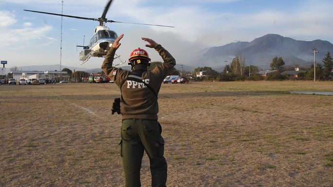 Incendio en el cerro Uritorco: 120 efectivos siguen trabajando para apagarlo