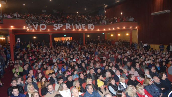 Darío Capitani lanzó su candidatura en el Teatro Verdi