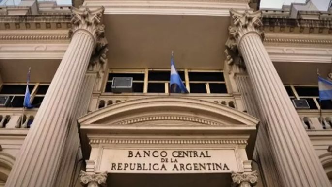 El Banco Central flexibilizó el cepo cambiario para empresas
