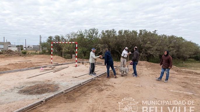 Un playón deportivo en Los Espinillos