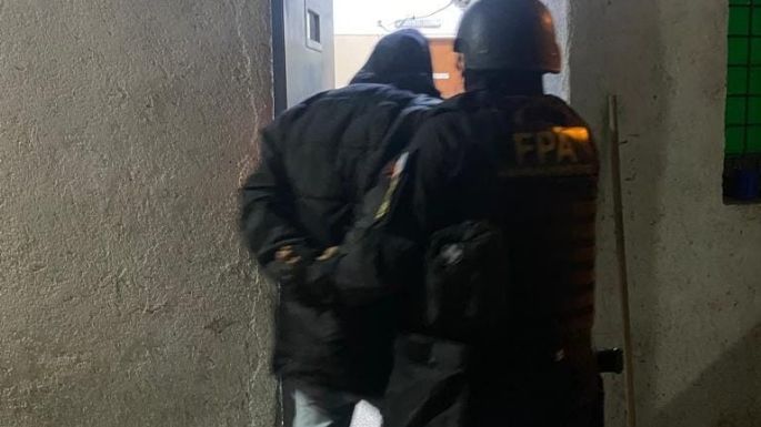 Cerraron dos puntos de venta de droga en Villa Nueva y detuvieron a cinco personas