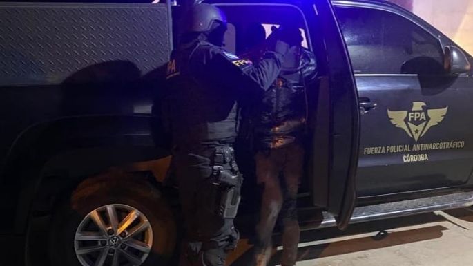Cerraron dos puntos de venta de droga en Villa Nueva y detuvieron a cinco personas