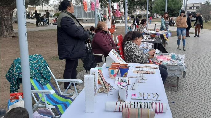 Con danzas típicas festejan el Día de la Independencia
