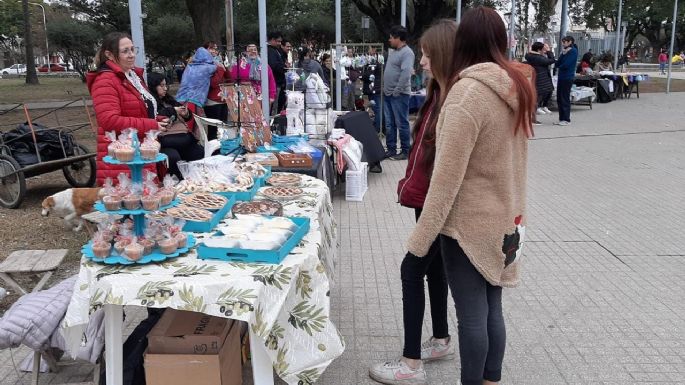Con danzas típicas festejan el Día de la Independencia