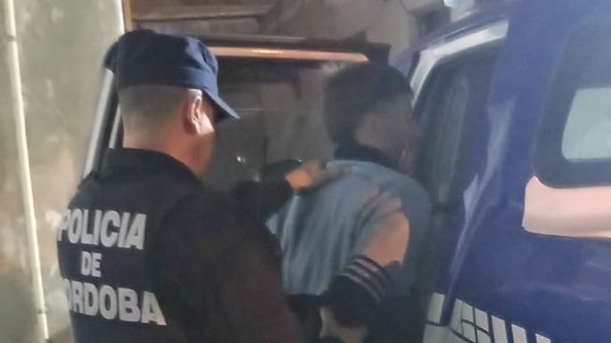Dos sujetos detenidos tras intentar robar aberturas en un complejo