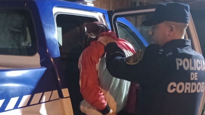Dos sujetos detenidos tras intentar robar aberturas en un complejo