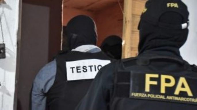 Una mujer vendía drogas a menores y quedó detenida