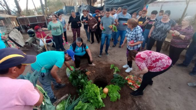 Realizan ritual con ofrendas a la tierra por el Día de la Pachamama