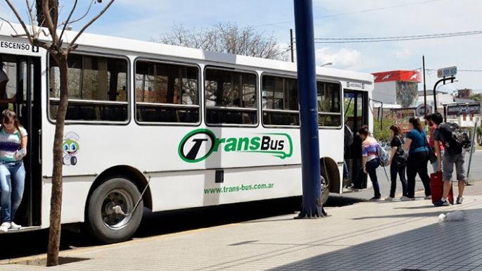 Hoy vuelven a circular los colectivos y el viernes TransBus completa el pago de los salarios de julio