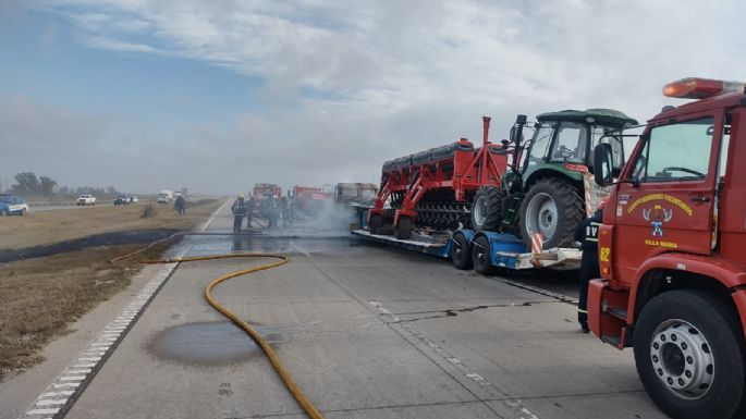 Se incendió un camión en la Autopista y fue sofocado por Bomberos