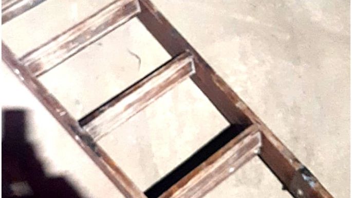 Con una amoladora y una escalera, salió a robar cables