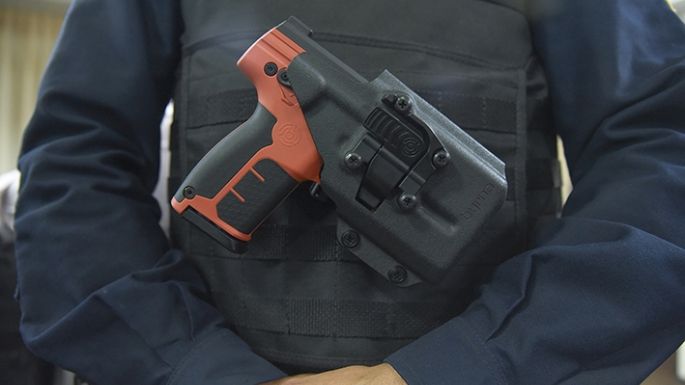 Villa María recibió tres armas no letales