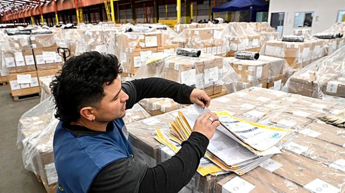Distribuyen 106 mil urnas