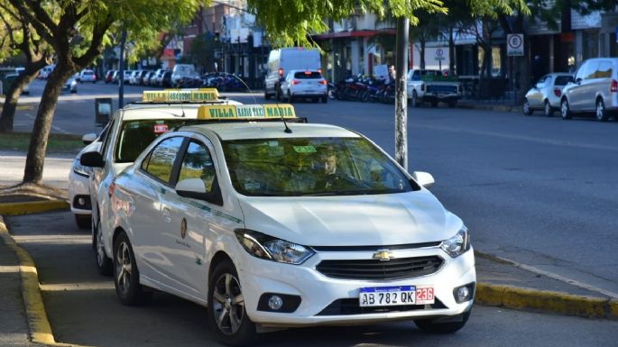 Taxis: 25 nuevos permisionarios recibieron sus licencias