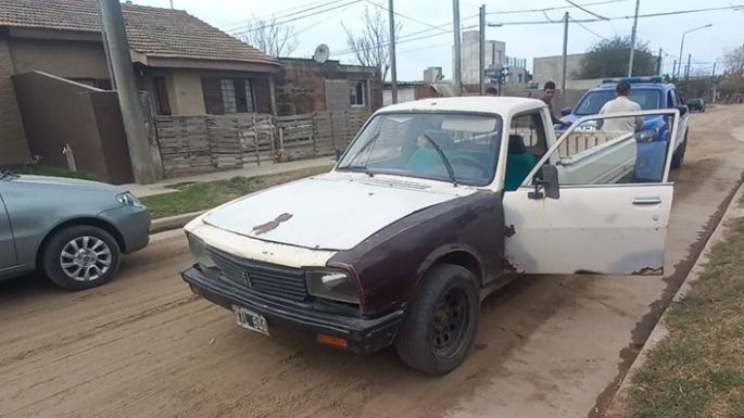Tres detenidos por delitos contra la propiedad y recuperaron una moto