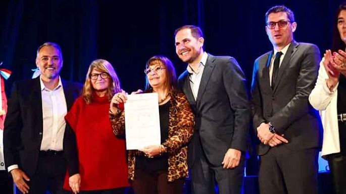 Diplomas para los graduados del  programa de terminalidad educativa