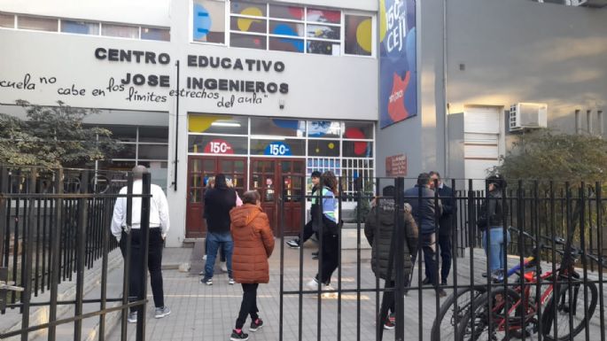 El inicio de la votación se demoró en algunas escuelas