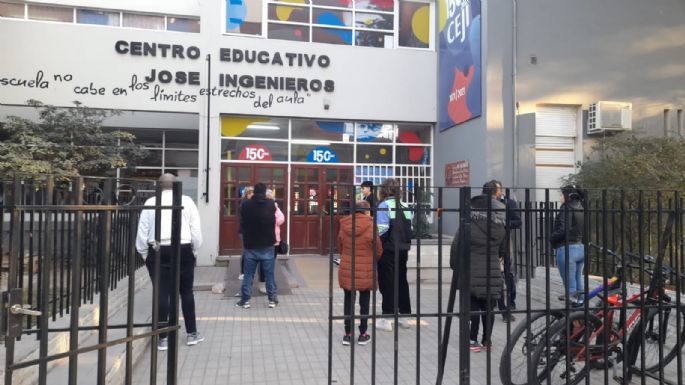 El inicio de la votación se demoró en algunas escuelas