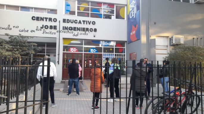 El inicio de la votación se demoró en algunas escuelas