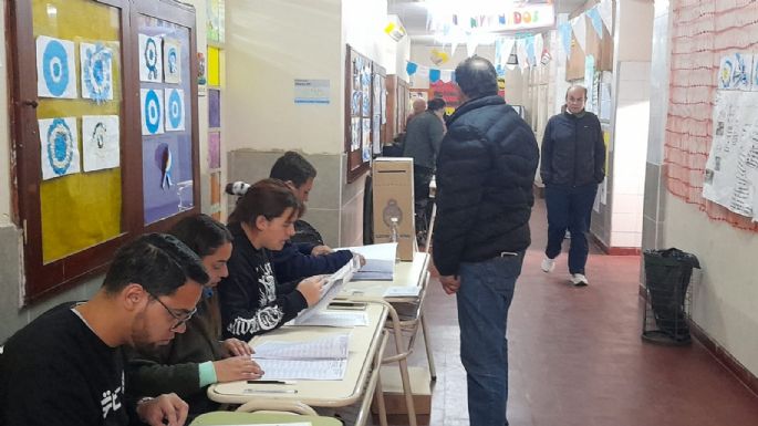 El inicio de la votación se demoró en algunas escuelas