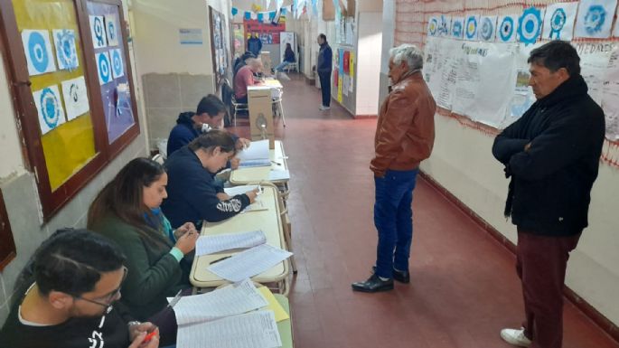 El inicio de la votación se demoró en algunas escuelas
