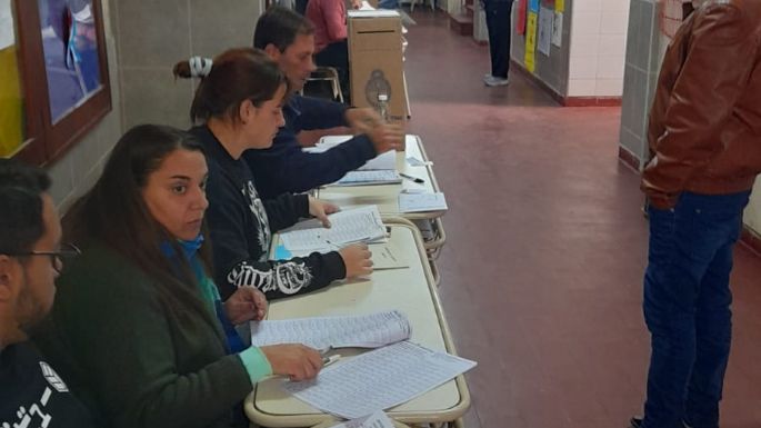 El inicio de la votación se demoró en algunas escuelas