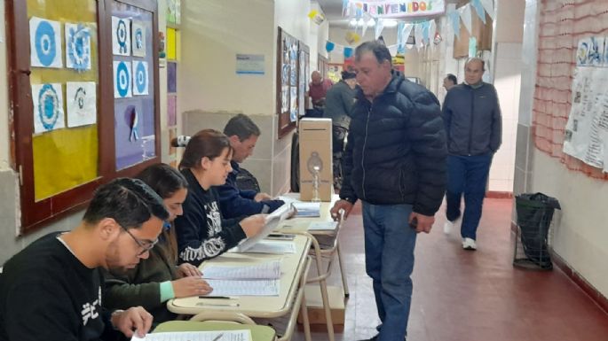 El inicio de la votación se demoró en algunas escuelas