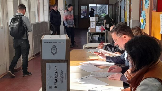 El inicio de la votación se demoró en algunas escuelas